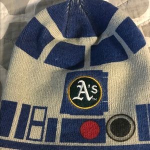 Oakland A’s Collectors Star Wars R2D2 Beanie 2015